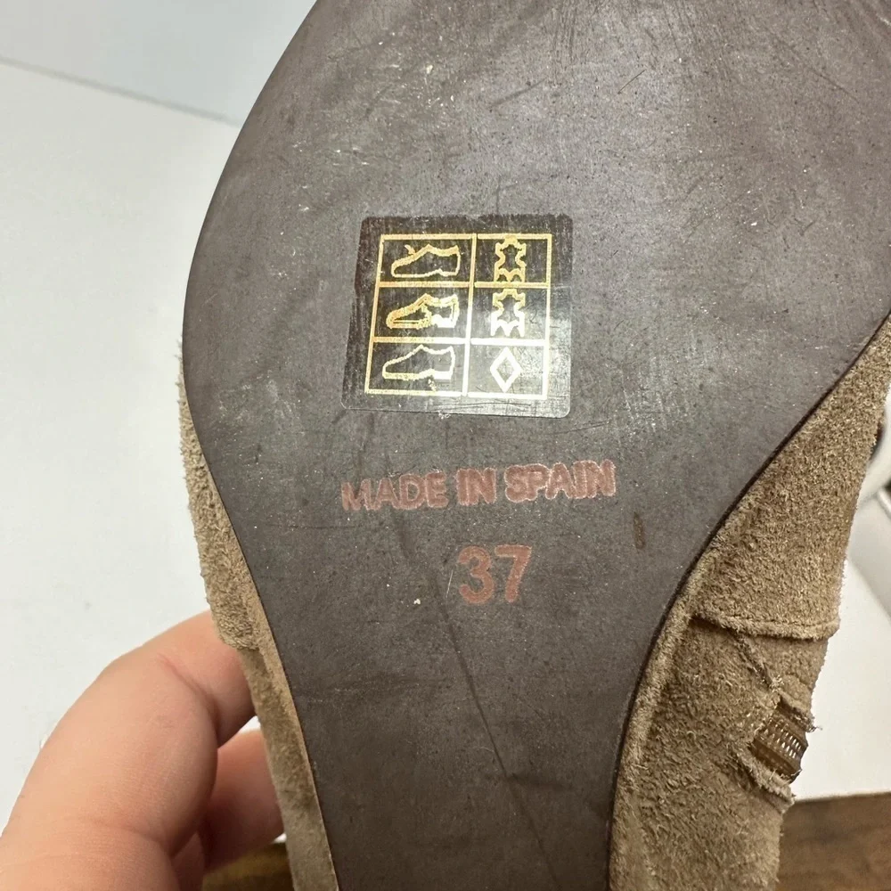 Charles David Women’s Taupe Suede Wedges Size 37 (6.5)